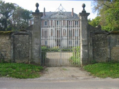 Beaune ch&acirc;teaux for sale.